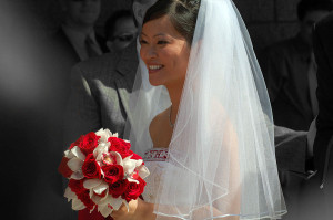 800px-Bride_with_bouquet