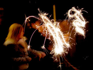 800px-Sparklers_moving_slow_shutter_speed