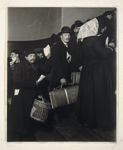 494px-Brooklyn_Museum_-_Climbing_into_the_Promised_Land_Ellis_Island_-_Lewis_Wickes_Hine