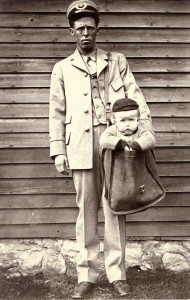 800px-Uniformed_Letter_Carrier_with_Child_in_Mailbag